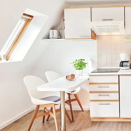 Ferienwohnung Mit Balkon In Zentraler Und Ruhiger Lage Büsum Buitenkant foto