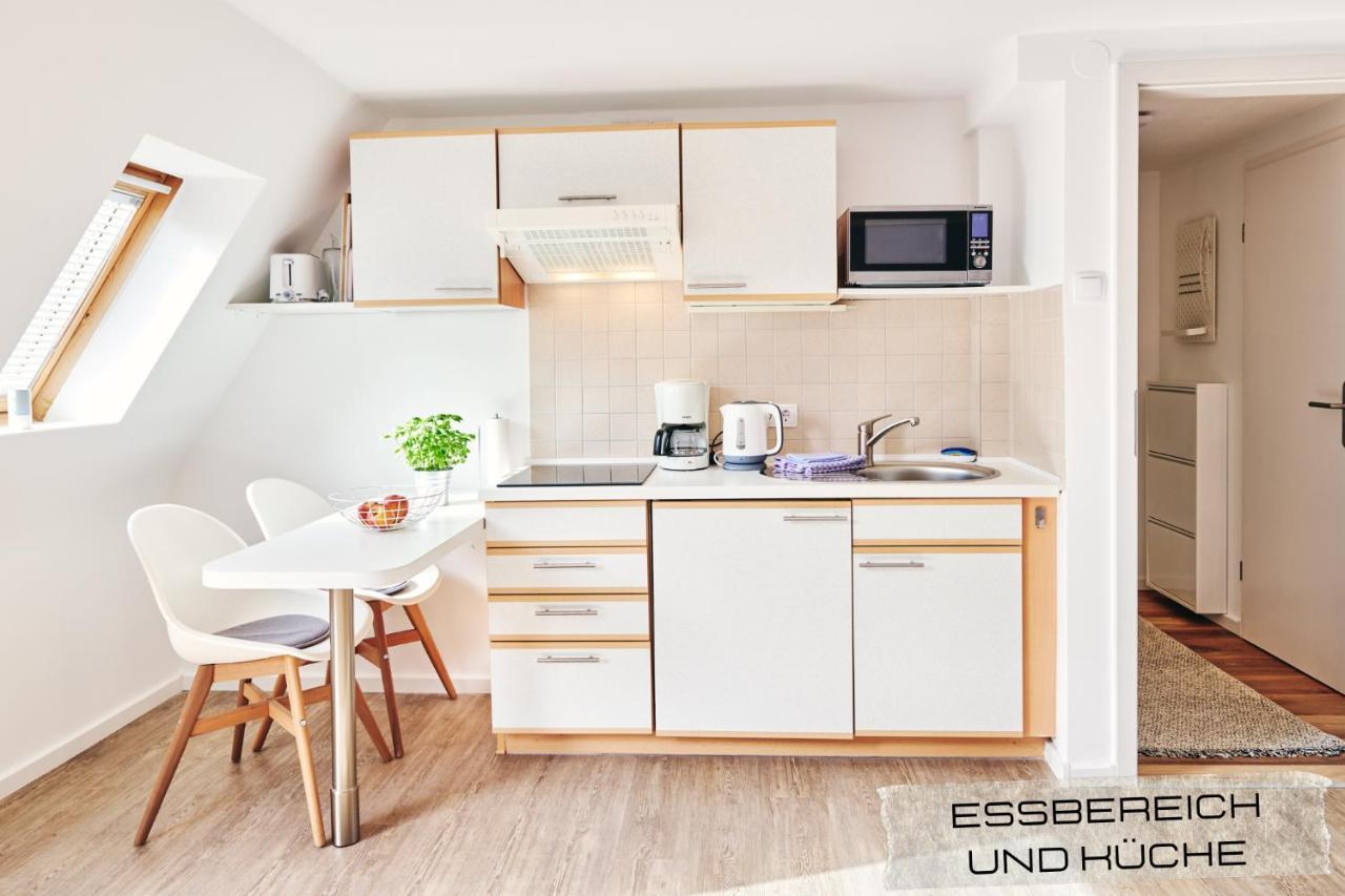 Mit Balkon In Zentraler Und Ruhiger Lage Apartament